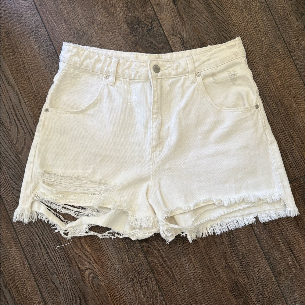 NEW!! W/o tags ROLLA'S White Distressed Jean Shorts